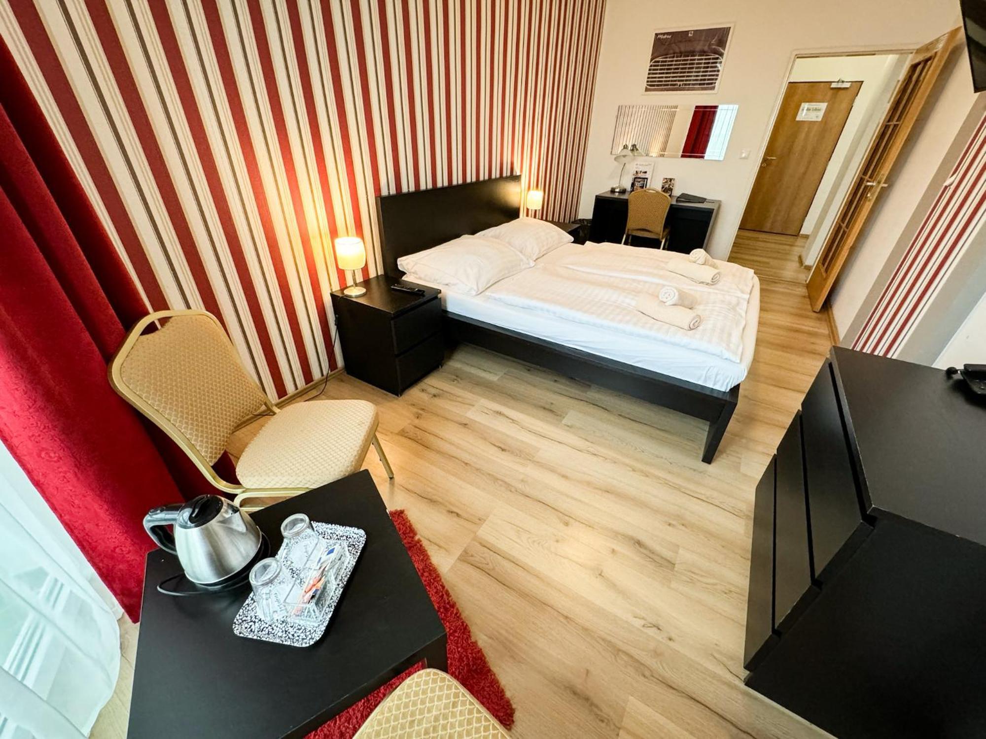 Hotel Modena ブラチスラヴァ エクステリア 写真